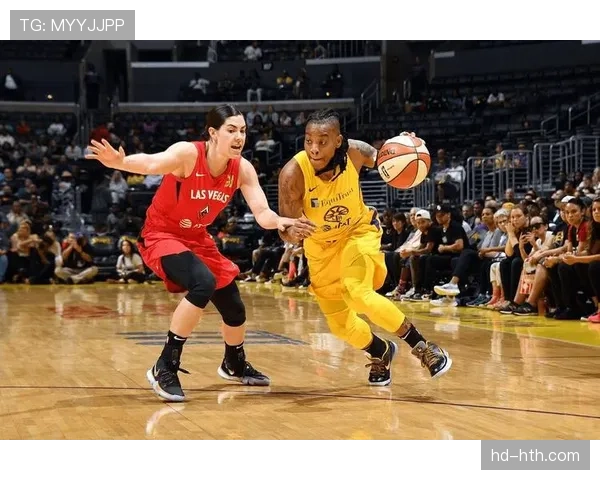 狂热队季前赛首战防守复盘：混合体系下的轮转与沟通